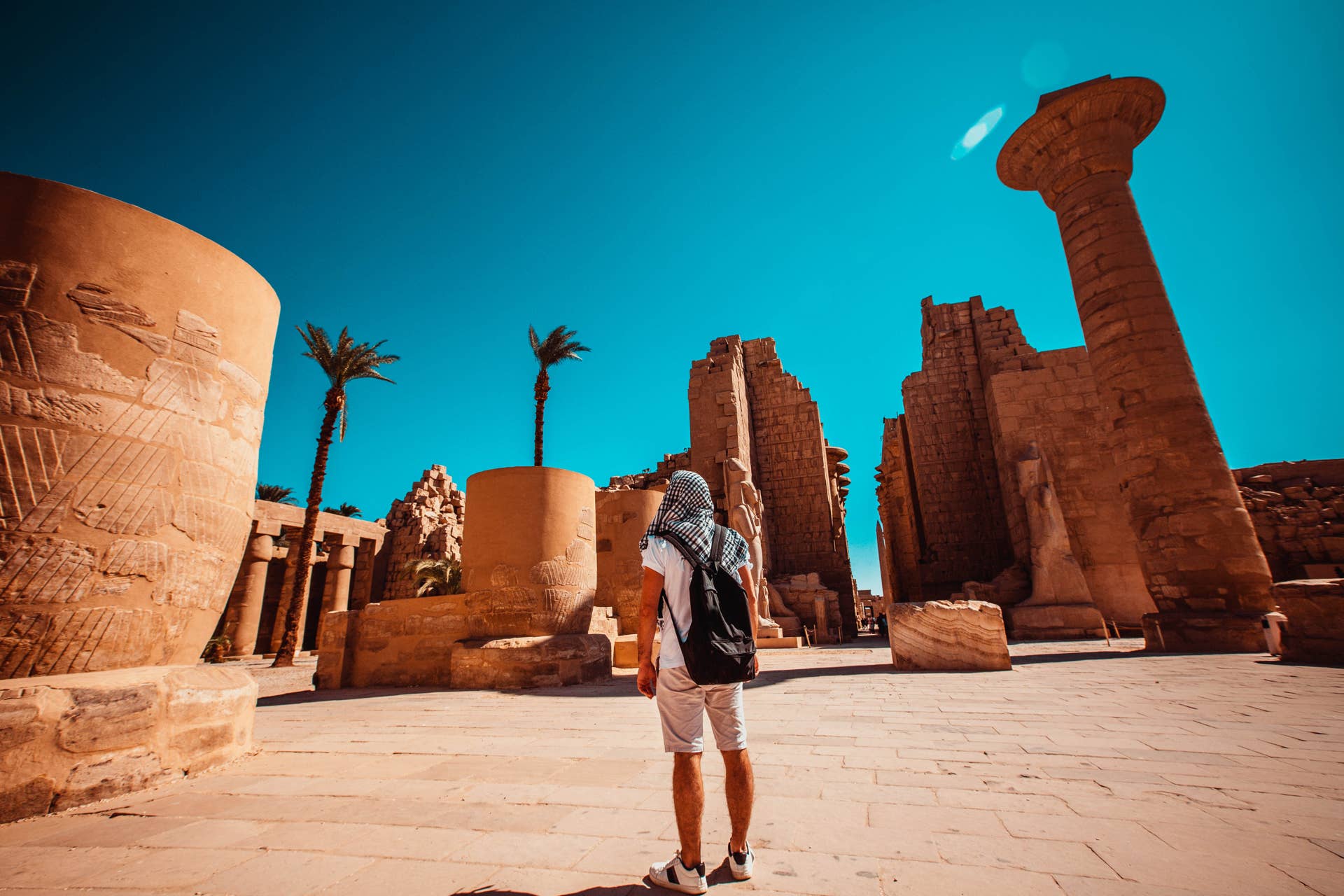 Egypto Random Tour Guide's Funny Prank on Unsuspecting Visitors in Egypt Is Perfect ...