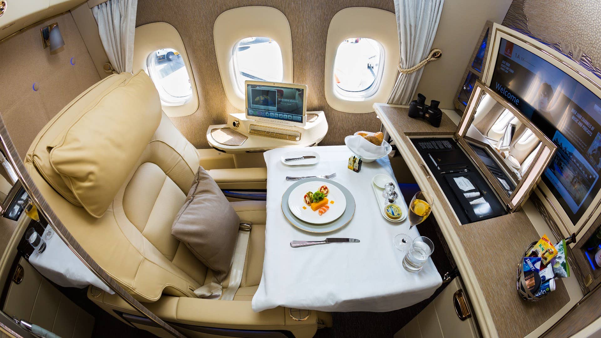 First Class Service Image Flight Attendant Clears up One Big Misconception About First Class ...
