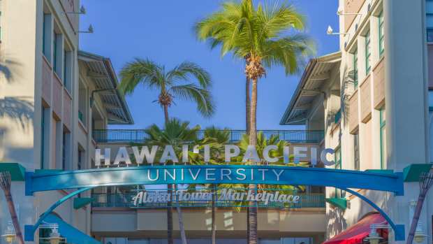 Student's Dorm Tour at Hawaii Pacific University Looks More Like a