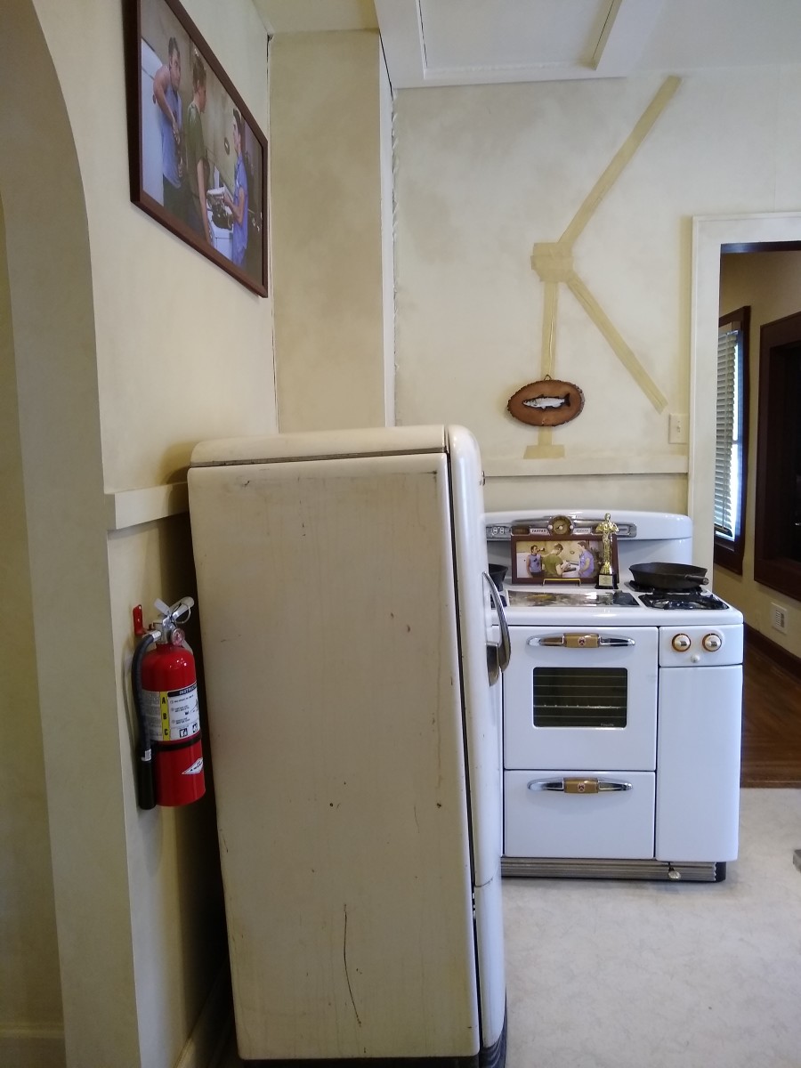 The kitchen and the fish above the stove which I enjoyed. 
