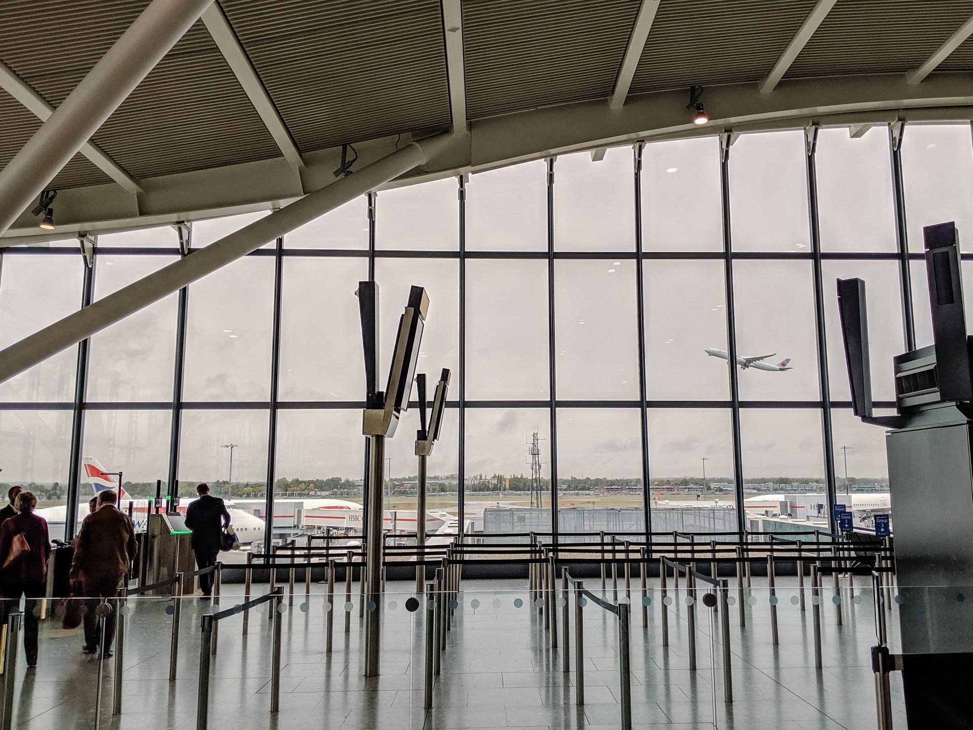Watch: Planes Struggle To Land at London Heathrow Airport During ...